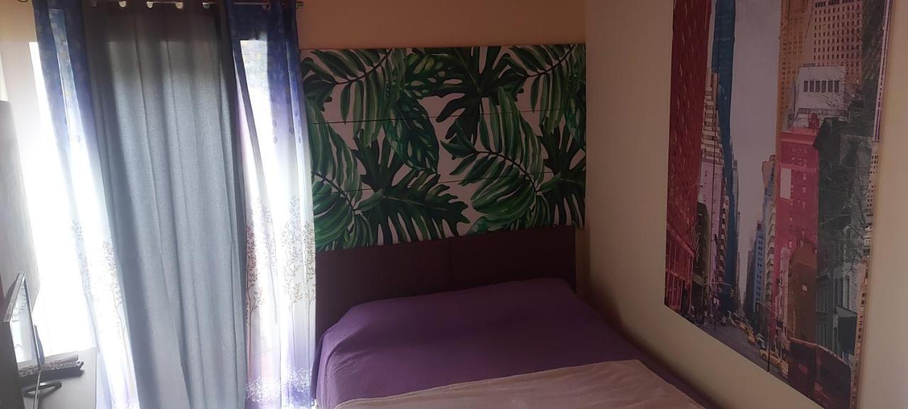 stanza in villa con giardino con box doccia idromassaggio rent a car Aci Bonaccorsi Esterno foto